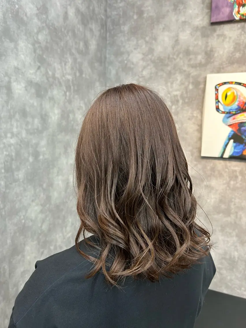 カラー 荻野 晴香のヘアスタイル