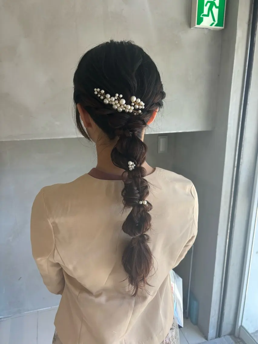 ヘアアレンジ 結婚式・ブライダル ヘアセット 🧸柔らかベージュ/ 顔周りレイヤー/ミクのヘアスタイル