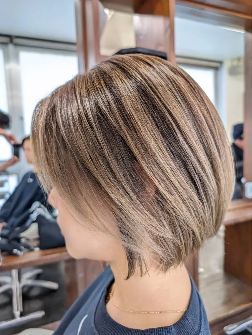 ショート ハイライト レイヤーカット ヘアカラー 桝田 友美のヘアスタイル