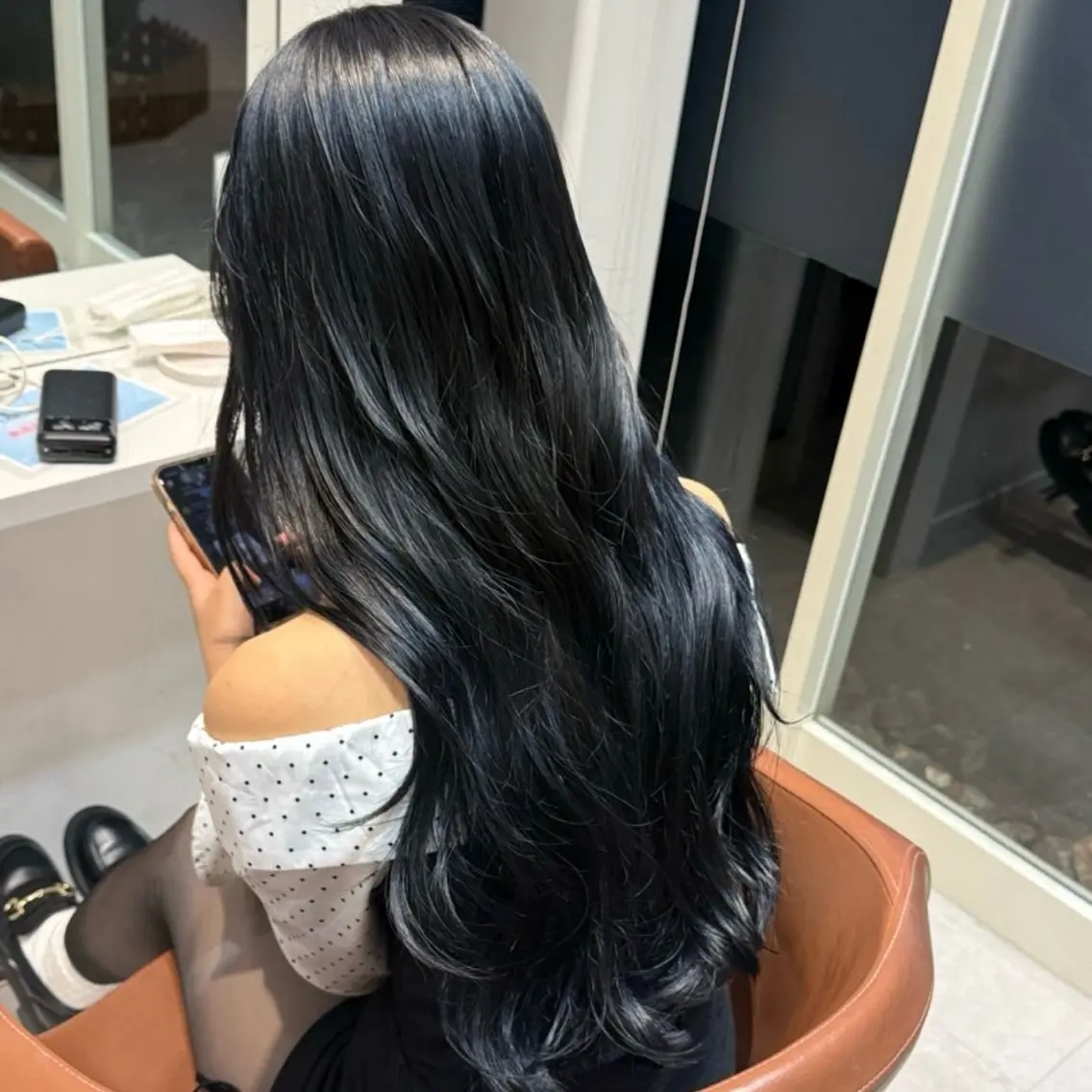 ロング カラー 黒髪 ブルーカラー ブルーブラック ヘアカラー Hinako🦋 ブリーチカラーのヘアスタイル