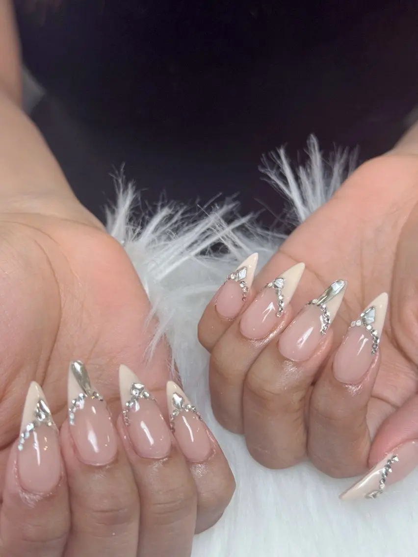 ネイル チークネイル ドット フレンチネイル グラデーション 韓国ネイル ハンドネイル Lisa Nail Salonのネイルデザイン