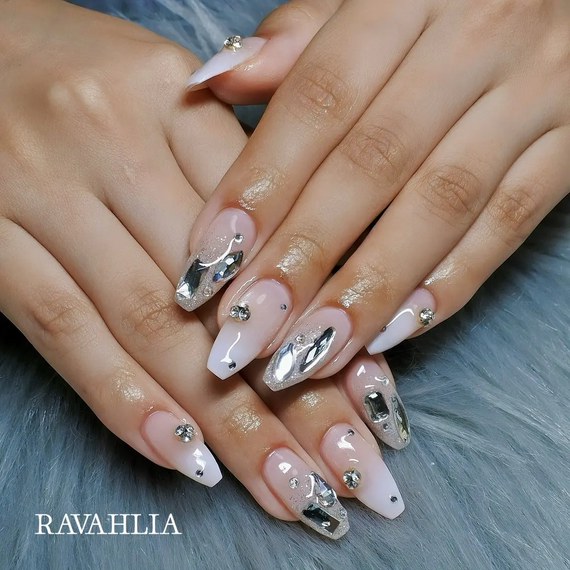 ネイル ハンドネイル nail room RAVAHLIAのネイルデザイン
