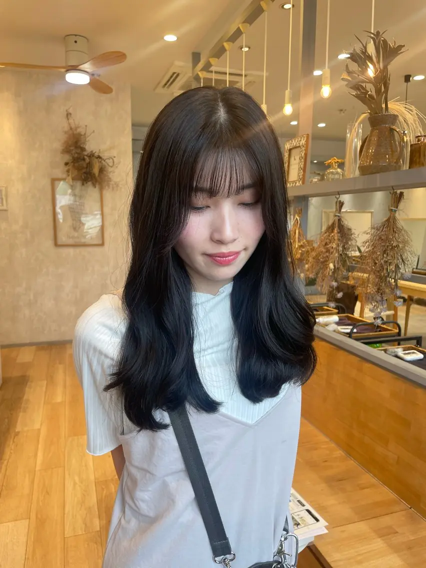 ロング 佐々木 彩羽のヘアスタイル