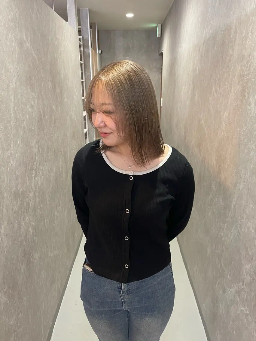 カラー 透明感カラー グレージュ ミルクティーグレージュ ヘアカラー Maison Toi 山﨑 麻生のヘアスタイル