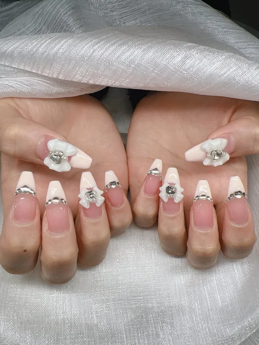 ネイル 長さ出し グラデーション 卒業式 キラキラネイル マグネットネイル Lee Nails チップ長さだし専門店のネイルデザイン