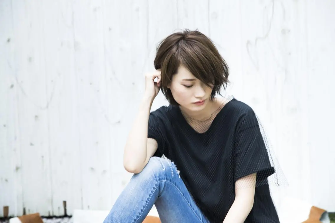 ミディアム 鈴木 奈波のヘアスタイル