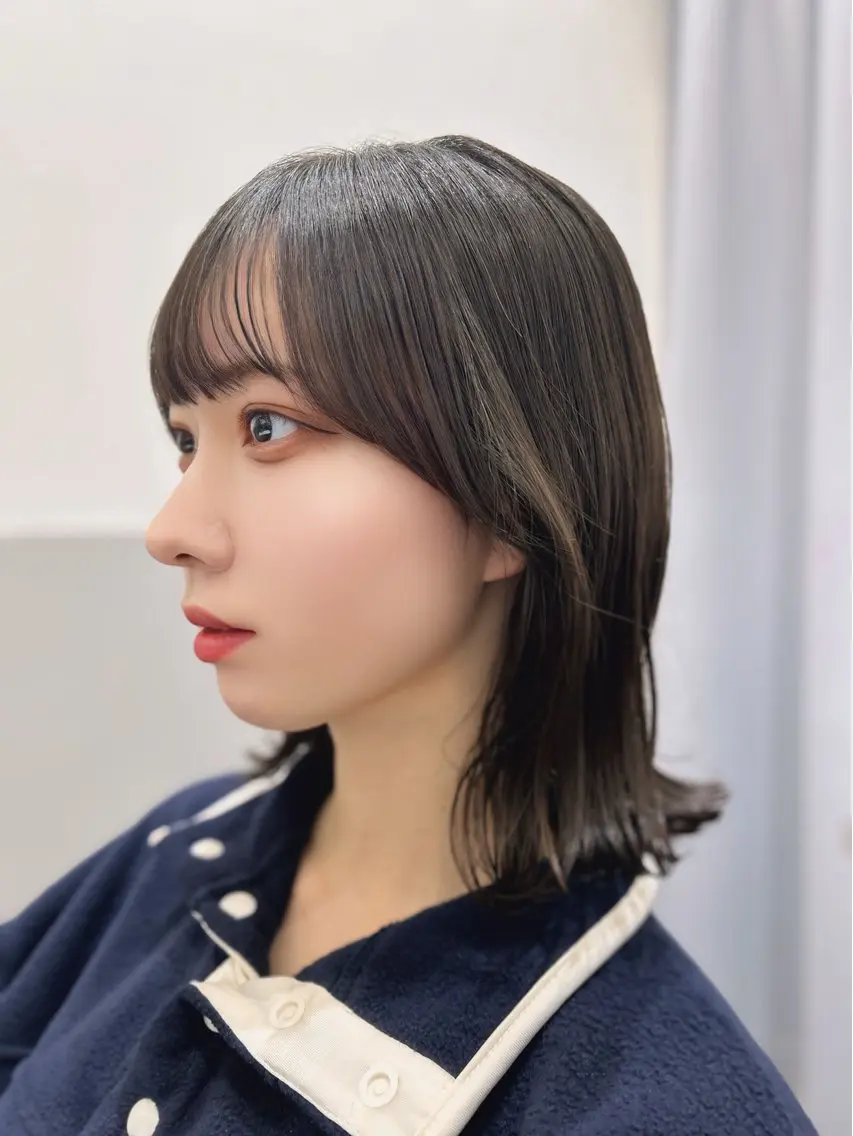 ミディアム カラー 顔まわりレイヤー 顔周りカット レイヤーカット サイドバング 小顔カット 顔周りカット 【オノザワリョウ】のヘアスタイル