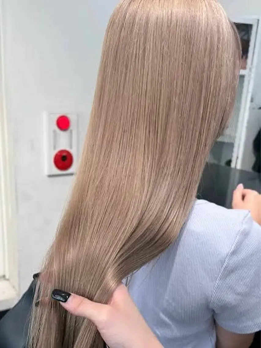 セミロング カラー ベージュカラー 透明感カラー ハイトーンカラー 髪質改善 縮毛矯正 ヘアカラー トリートメント Link mili ゆうすけのヘアスタイル