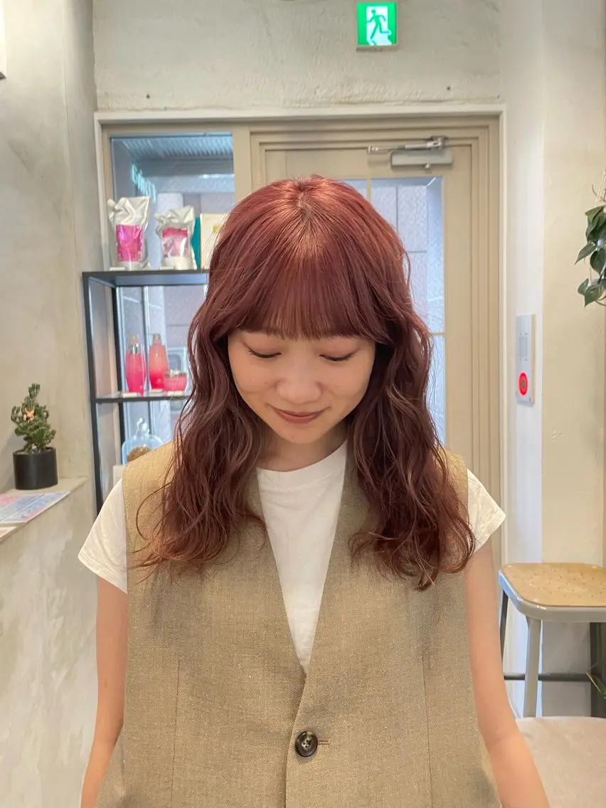 セミロング カラー カット ヘアカラー トリートメント ミルクティー× グレージュMOMOのヘアスタイル