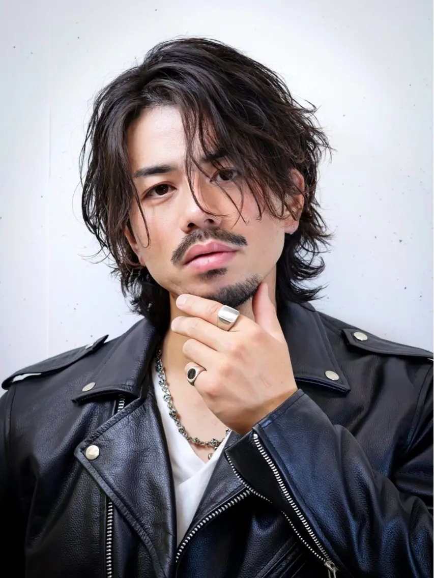 ロング メンズ センターパート メンズ韓国風 マッシュ メンズパーマ 学生(メンズ向け) カット パーマ トリートメント 🧃Kawakami kotomi🧃のヘアスタイル