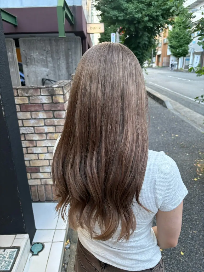 ロング カラー ベージュカラー ブリーチ ミルクティーベージュ 大船/レイヤーカット Kananiのヘアスタイル