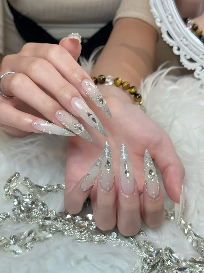 ネイル チークネイル ドット フレンチネイル グラデーション ハート ハンドネイル ハンドケア Eli Muse 新宿ネイルのネイルデザイン