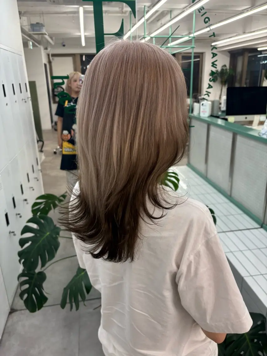 セミロング カット ヘアカラー 綾乃／デザインカラー ／ハイトーン／ボブのヘアスタイル