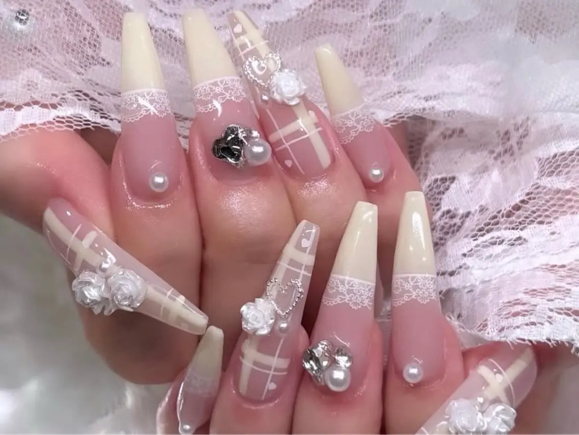 ネイル アートネイル オーロラネイル フレンチネイル ジェルネイル グラデーション ハンドネイル Sora  Nail 長さ出し専門店のネイルデザイン