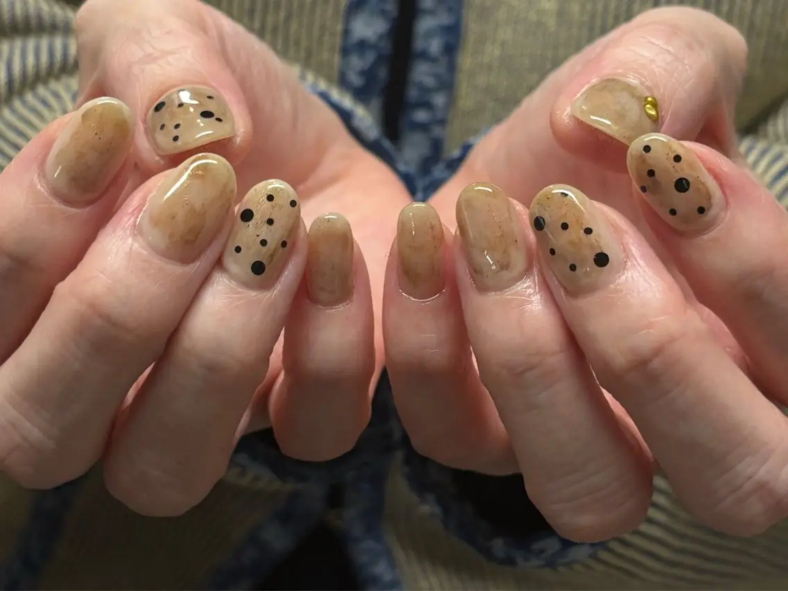 ネイル ドット ニュアンスネイル ハンドネイル Noël新宿南口 arisaのネイルデザイン