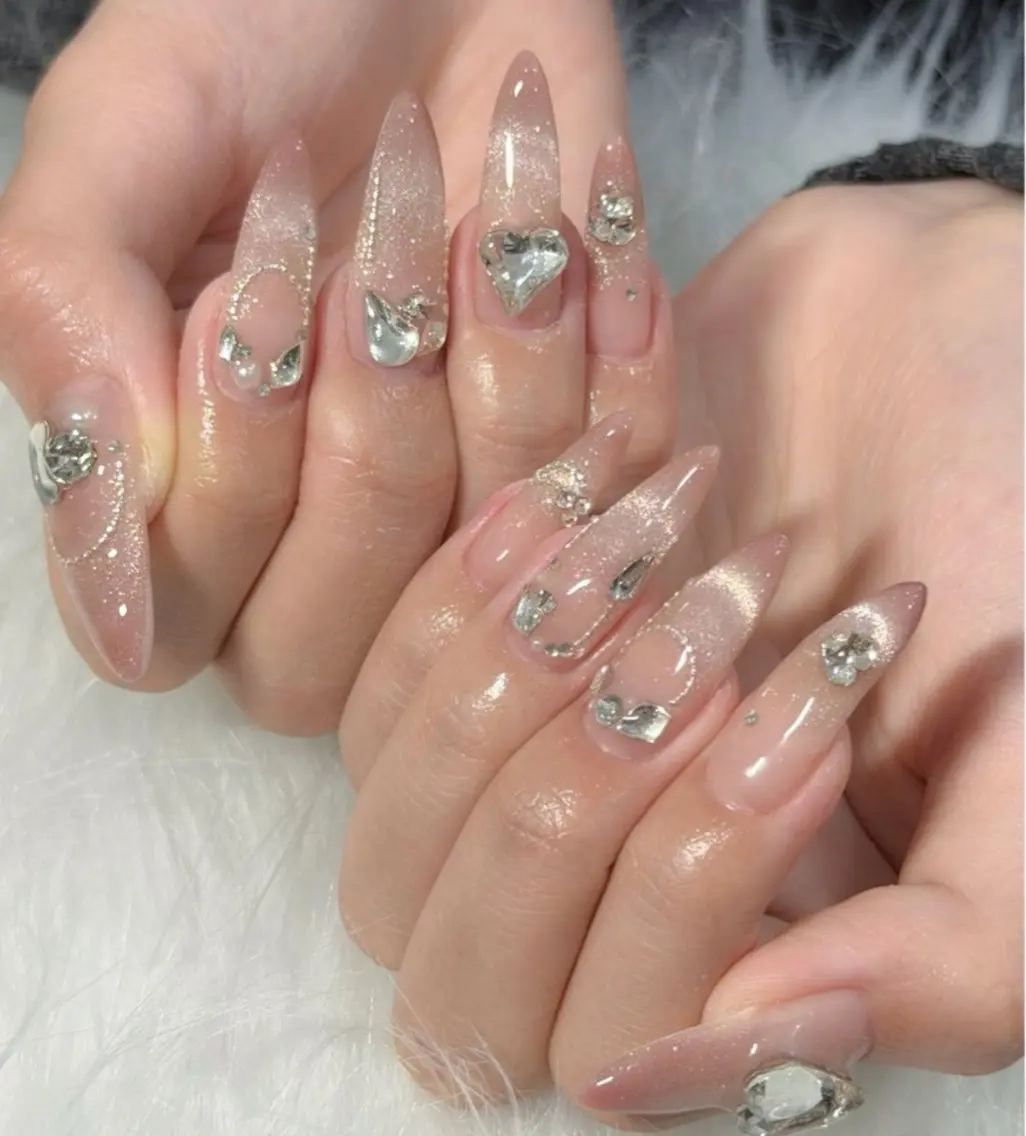 ネイル ハンドネイル フットネイル LAVISH sakiのネイルデザイン