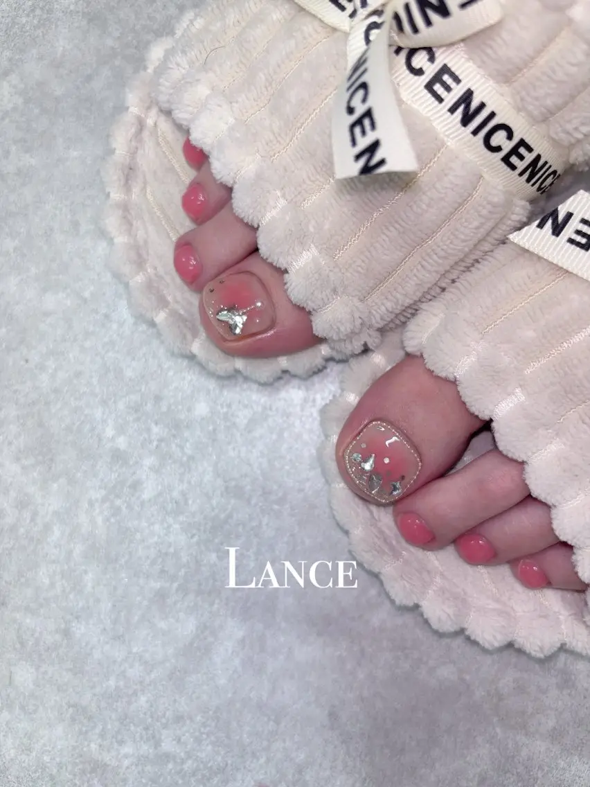 ネイル キラキラネイル 韓国ネイル ワンカラーネイル 夏ネイル ワンホンネイル フットネイル Lance nailのネイルデザイン