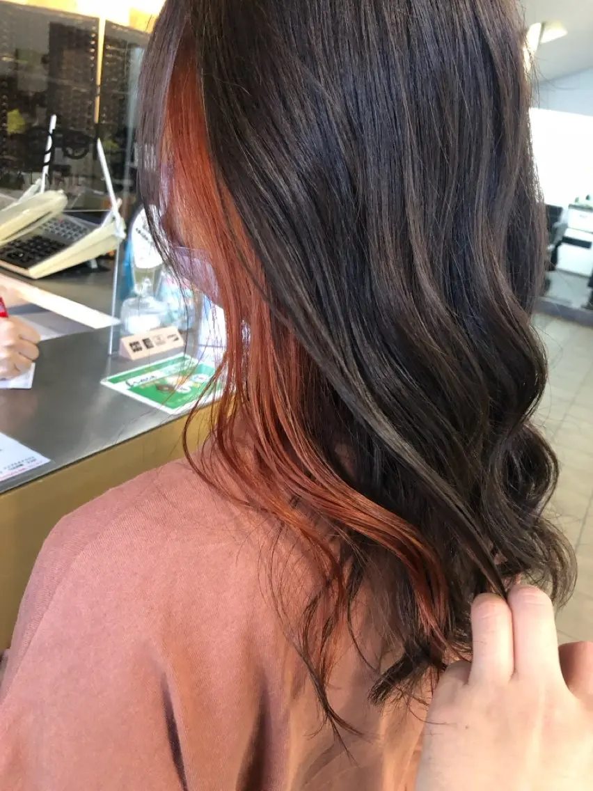 セミロング カラー インナーカラー オレンジ 髪質改善 メンズ レイヤー ウルフ 弓木啓輔のヘアスタイル