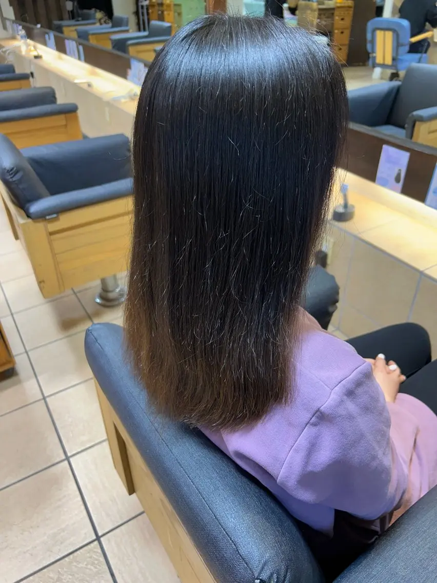ロング ロング 艶髪特化矯正カット ✨️MOMOEのヘアスタイル