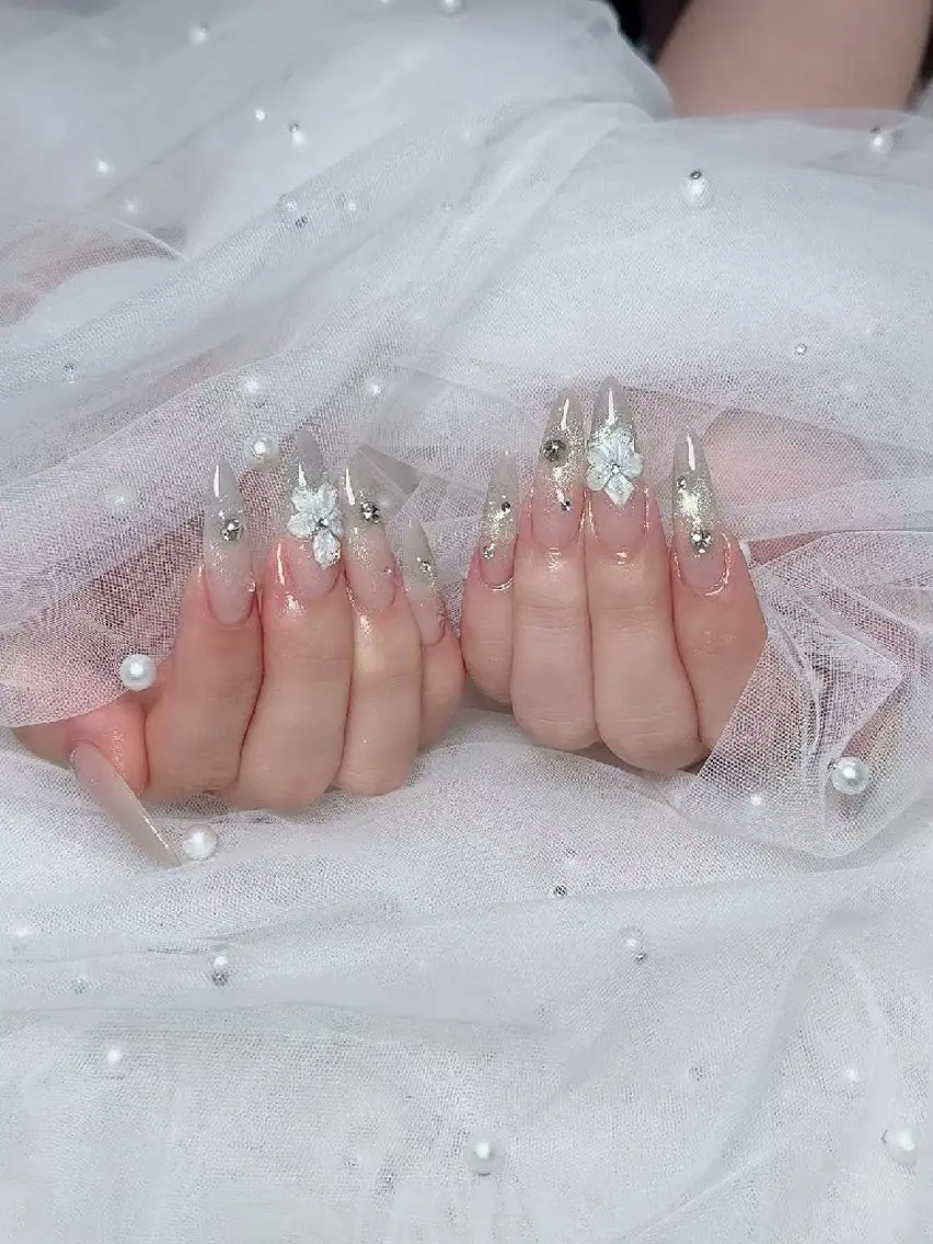 ネイル ENsalon AKIRAのネイルデザイン