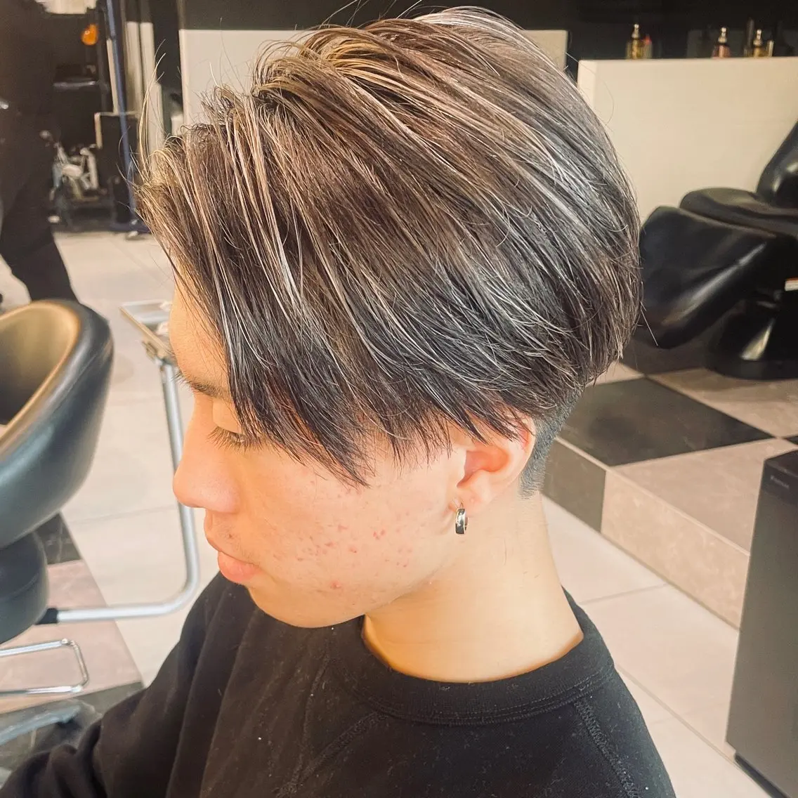 ショート カラー メンズ メンズハイライト ハイライトカラー ハイライト カット ヘアカラー トリートメント メンズヘア特化 崎田 成人のヘアスタイル