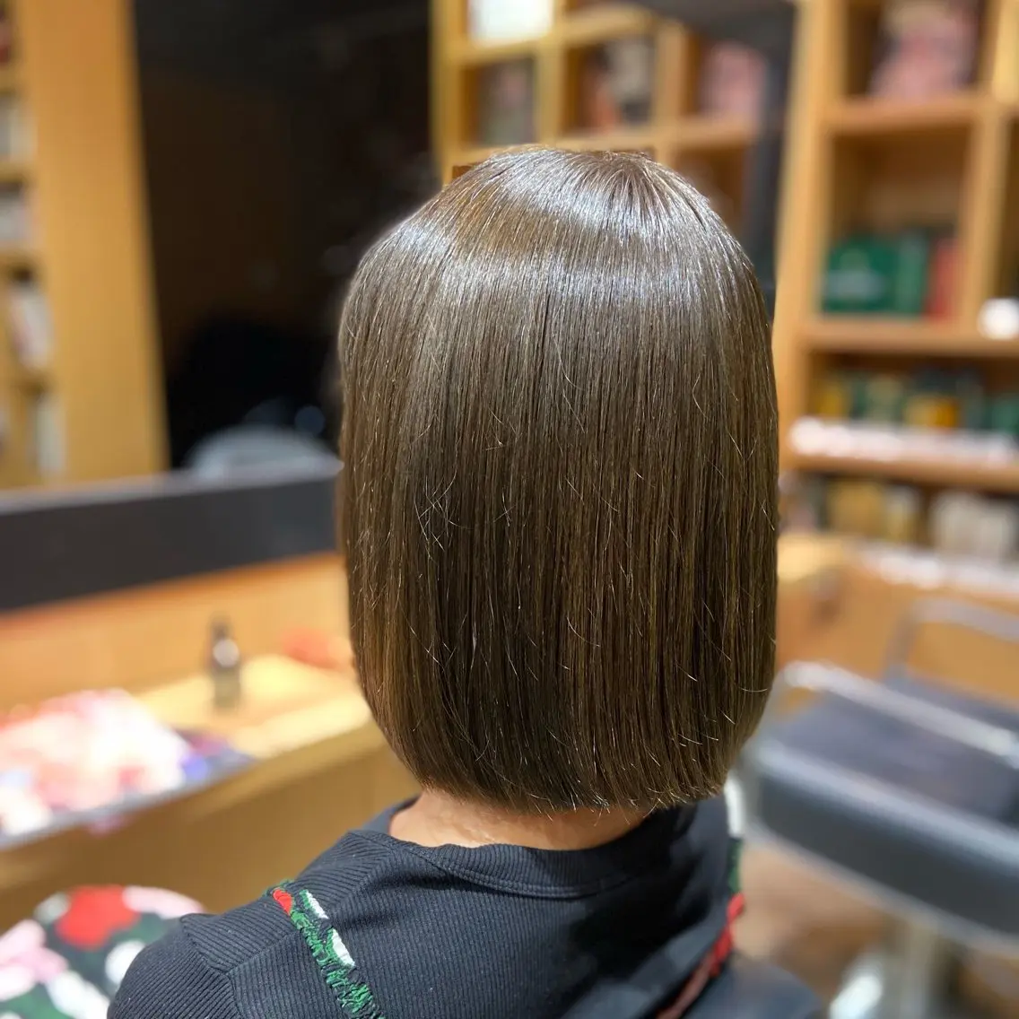 ミディアム カラー アッシュ ブリーチ ブラウンカラー イルミナカラー オリーブブラウン IWASHITA TAKESHIのヘアスタイル