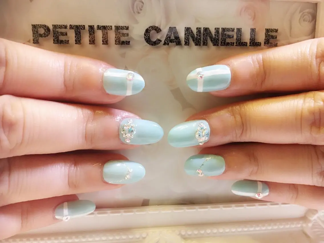 ミディアム ネイル ハンドネイル Petite Cannelleのネイルデザイン