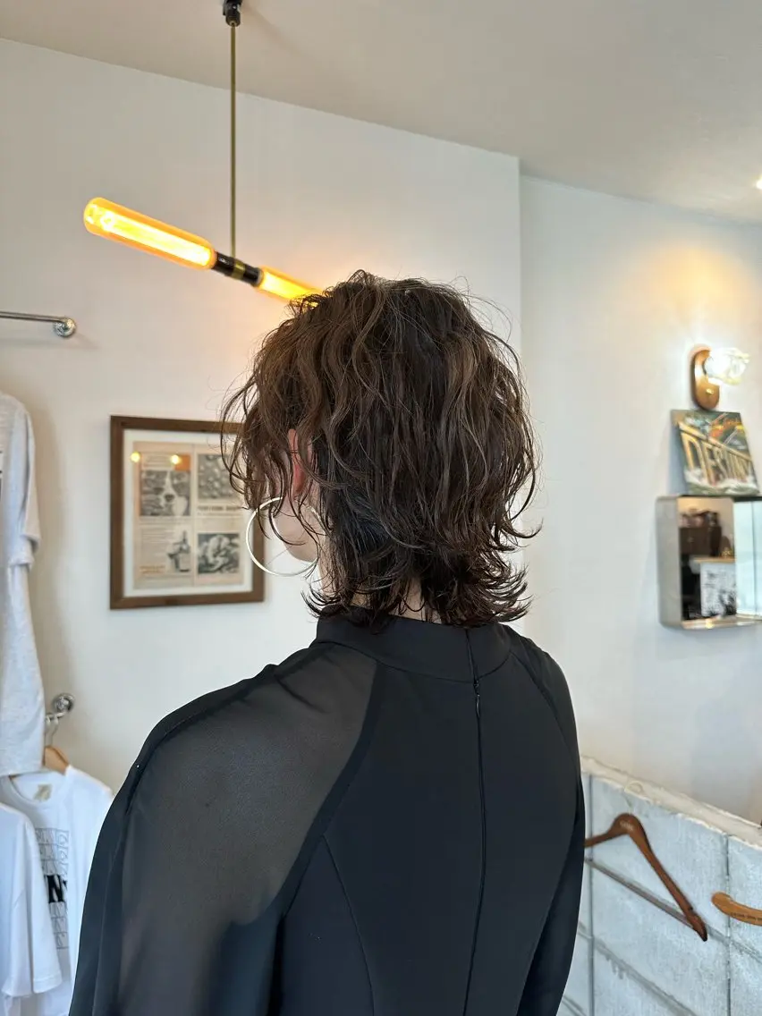 ミディアム ヘアアレンジ ウルフカット 岩村 夏姫のヘアスタイル