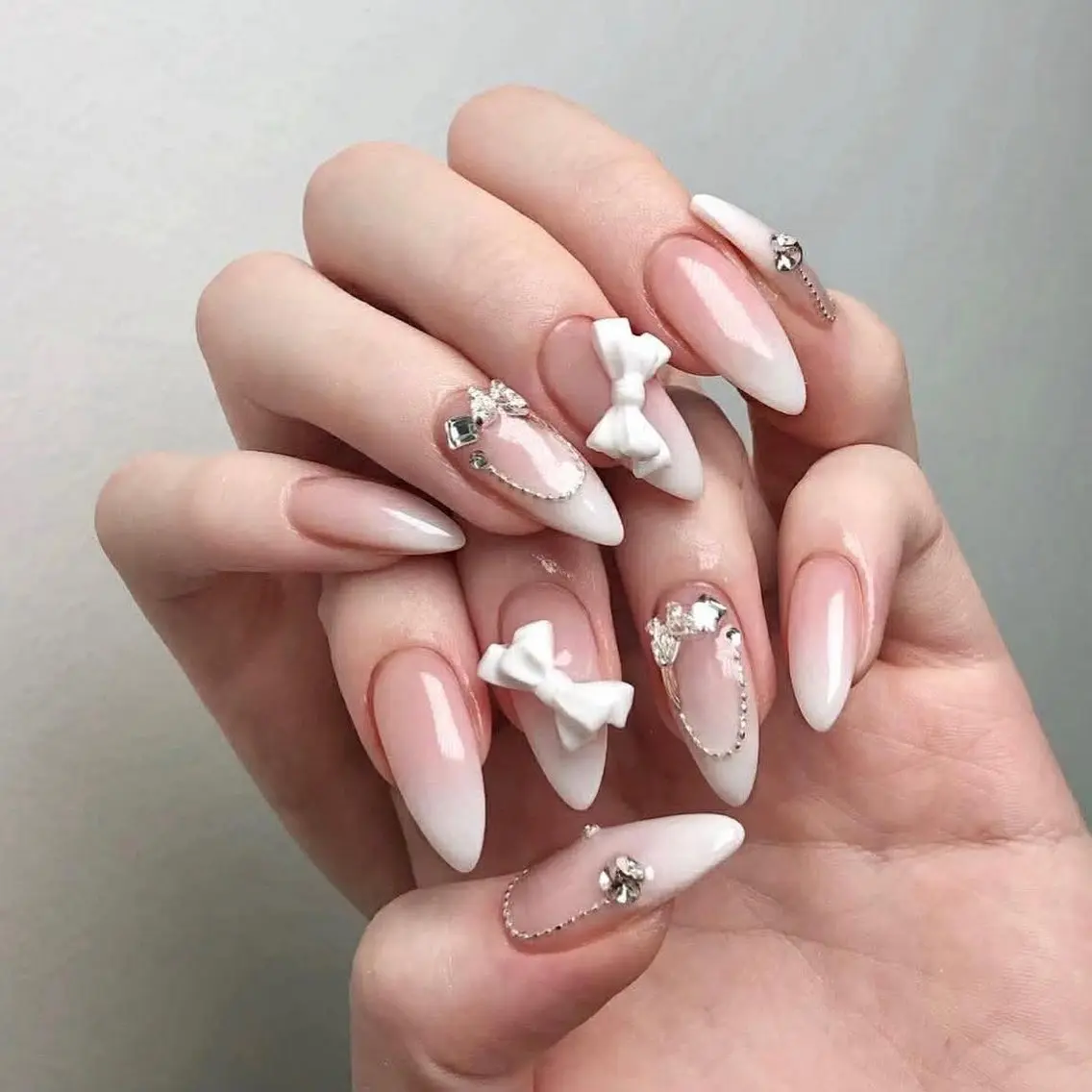 ネイル キラキラネイル 持ち込み シンプルネイル 春ネイル ワンホンネイル Quynh Sora Nailのネイルデザイン