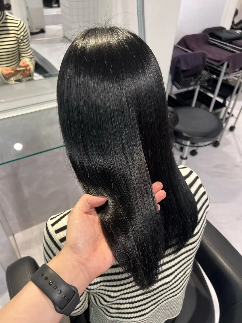 セミロング ヘアアレンジ セミロングパーマ 髪質改善 縮毛矯正 🦋重くない暗髪🦋 Hana🦋のヘアスタイル