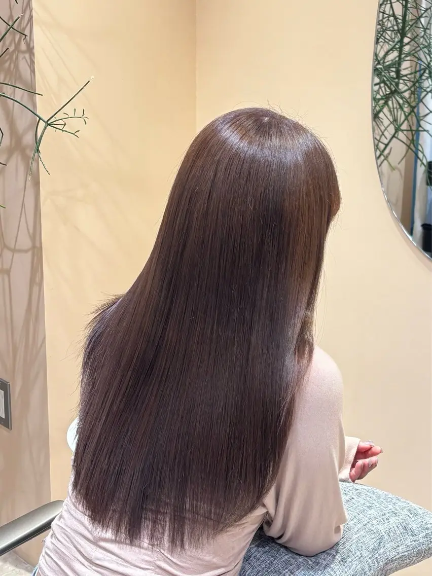 ロング 𝘬𝘢𝘳𝘪𝘯 . 𝘦𝘮𝘶のヘアスタイル