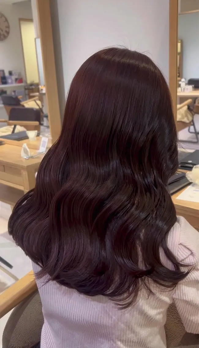 セミロング ピンクブラウン 透明感カラー☁️岩永 侑奈のヘアスタイル