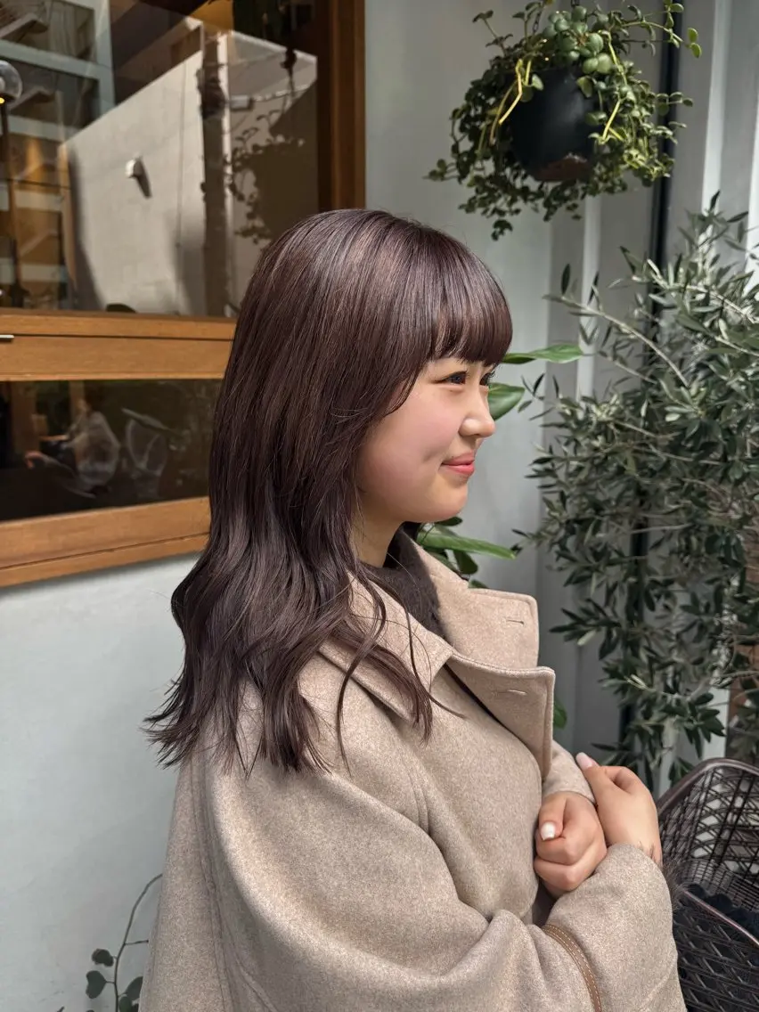 セミロング カラー グレージュ ラベンダーカラー ラベンダーグレージュ ラベンダーグレー カット ヘアカラー トリートメント ENIF　大島 芽生のヘアスタイル