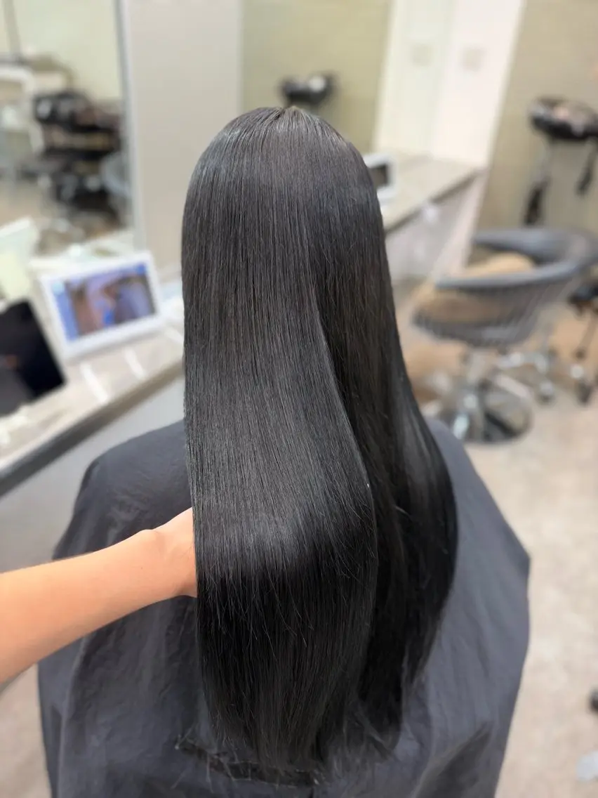 ロング カラー ダークグレー 小林 円香のヘアスタイル