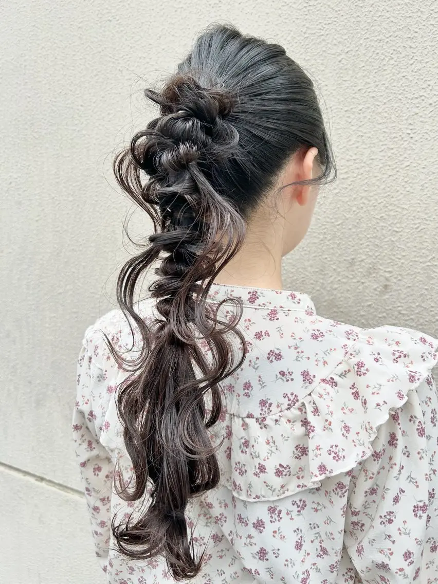 ロング ヘアアレンジ 近藤 歌留多のヘアスタイル