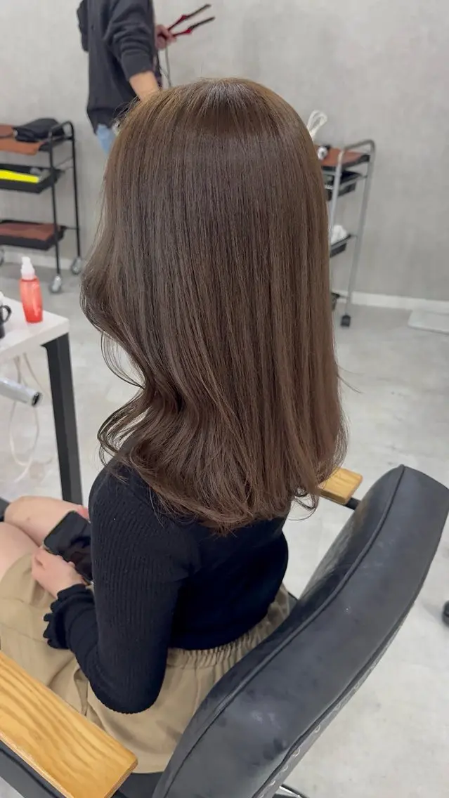 ロング カラー アッシュ アッシュブラウン ベージュカラー 黒髪 ブリーチ カット ヘアカラー トリートメント 赤み無し柔らかカラー 【梅田】madokaのヘアスタイル