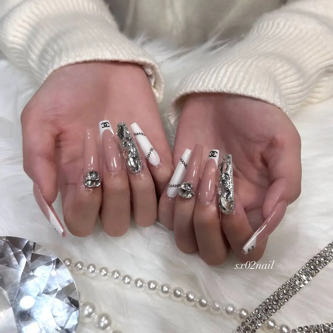 ネイル ハンドネイル 𝑆𝐸𝑅𝐴♡ ワンホン 大人ギャルのネイルデザイン