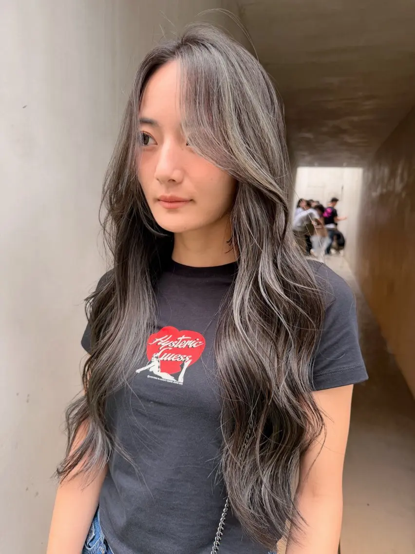 ロング カラー ロングレイヤー ハイライトカラー ハイライト レイヤーカット ロング カット ヘアカラー トリートメント AiM 大名　似合わせカットのヘアスタイル