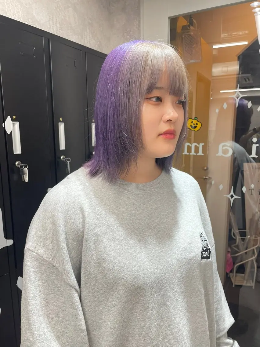 ミディアム カラー アッシュ アッシュグレー ベージュカラー ブリーチ ブロンド 【きらめき屋さん🎀 ハイトーン大和🎀】のヘアスタイル