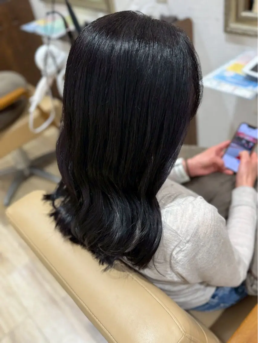 セミロング ヘアカラー 三輪 あおいのヘアスタイル