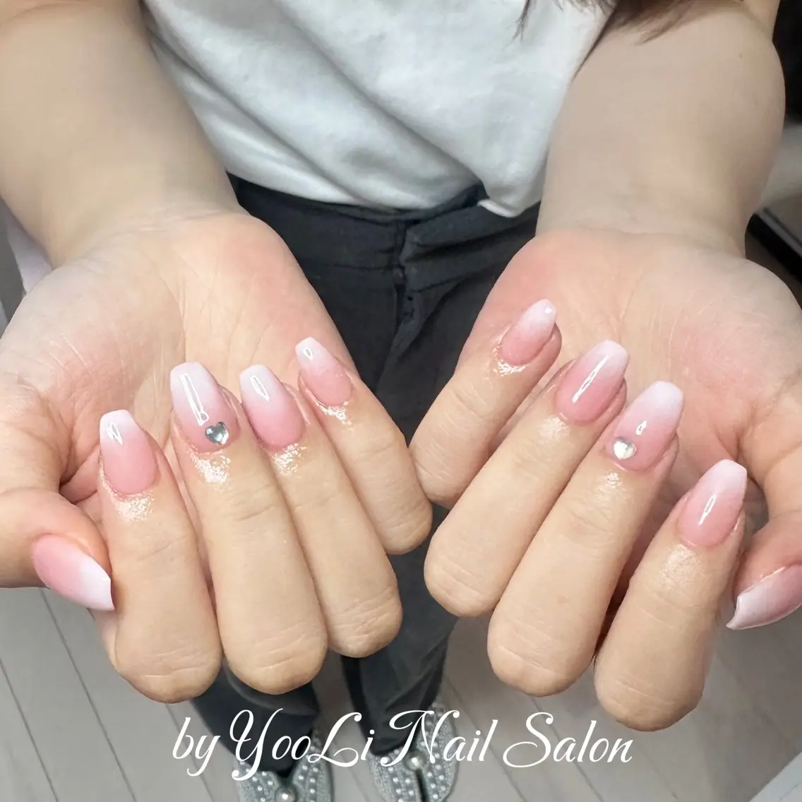 ネイル アートネイル オーロラネイル チークネイル フレンチネイル ガラスフレンチ 🎀YooLi Nail salonのネイルデザイン