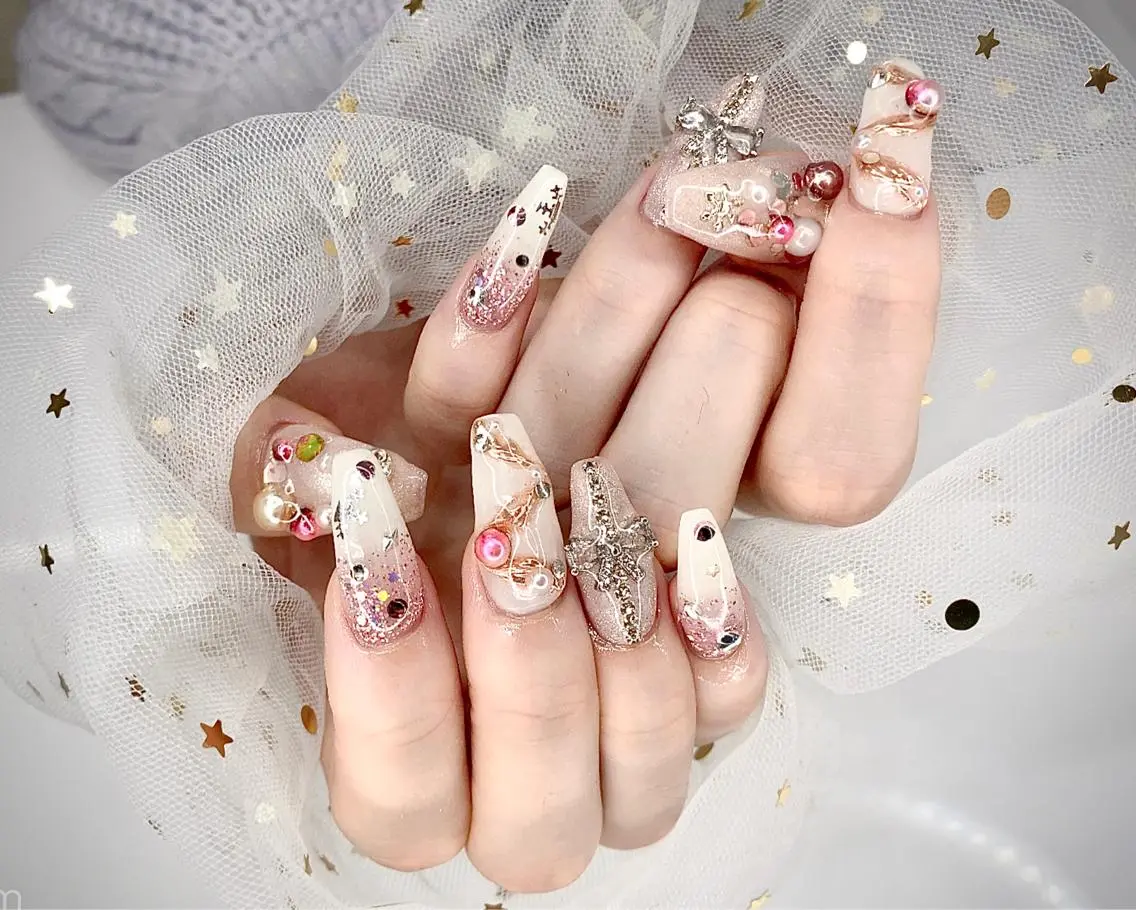 ネイル I-nailロング /ワンホン/キラキラのネイルデザイン