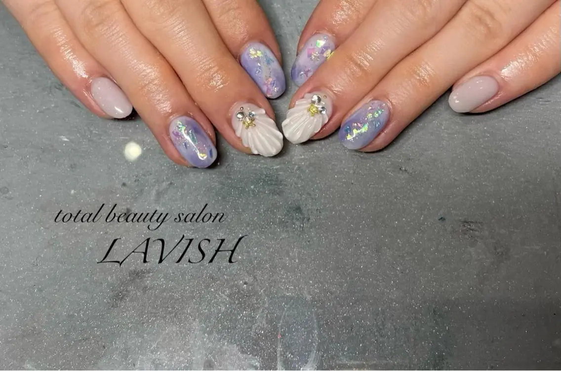 ネイル LAVISH 大和店 emi・:*+のネイルデザイン