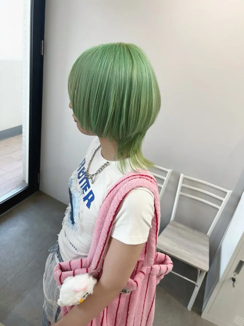 ミディアム カラー ベージュカラー ブリーチ ブロンド ダブルカラー シルバー カット ヘアカラー トリートメント ブリーチ/髪質改善/ レイヤー/YUTOのヘアスタイル
