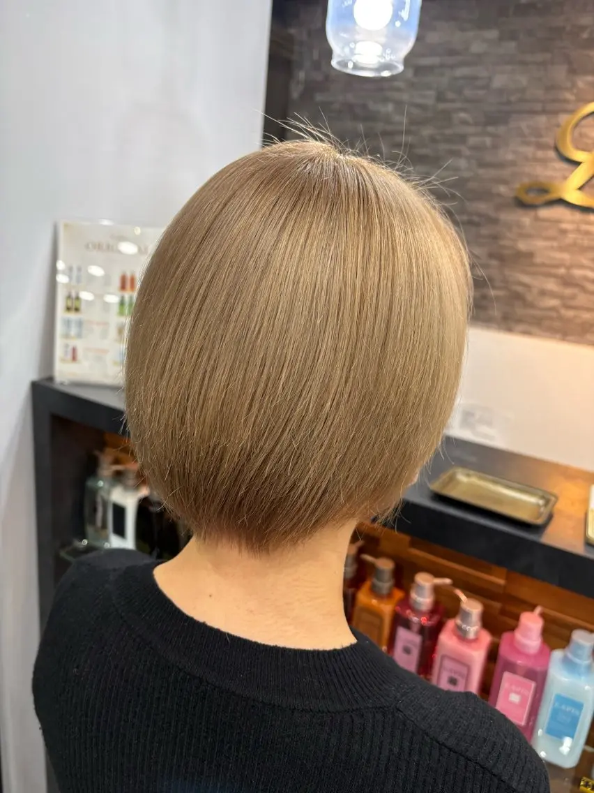 ショート カラー ベージュカラー ブリーチ ミルクティーベージュ エクステ カット ヘアカラー トリートメント 横浜/あゆみ/ エクステ特化のヘアスタイル