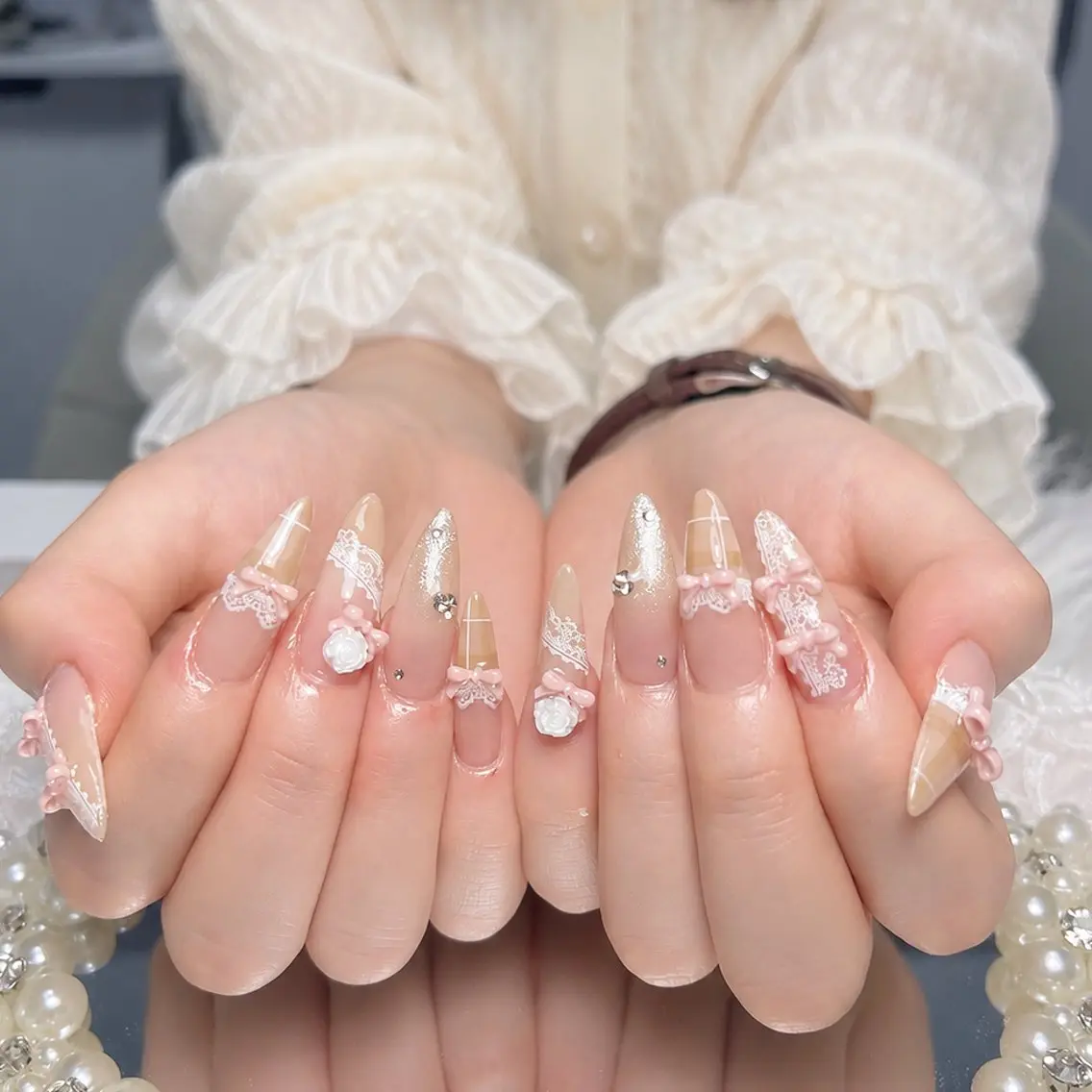 ネイル オーロラネイル 長さ出し フラッシュネイル フレンチネイル ジェルネイル ハンドネイル Amee Nail Salonのネイルデザイン