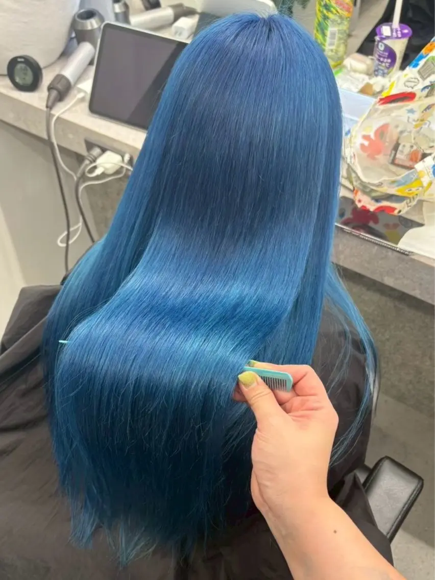 ロング カラー ヘアカラー ハイトーン🪼派手髪 mahoのヘアスタイル