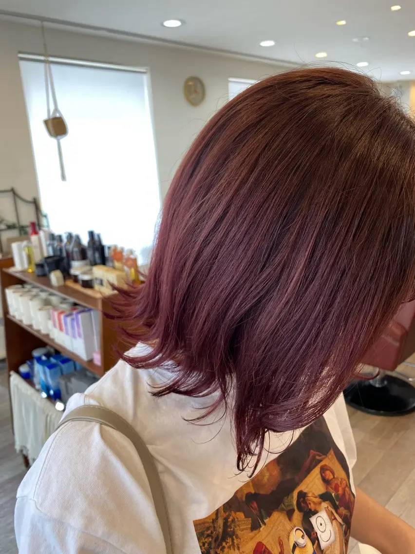 ミディアム カラー ピンクカラー 佐藤 優衣のヘアスタイル