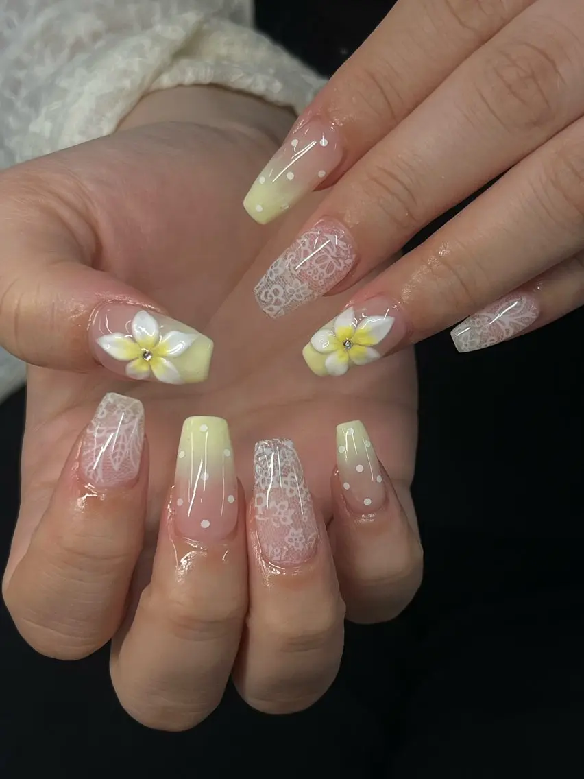 ネイル ドット レース 黄色 ハンドネイル schon 🎀saraのネイルデザイン