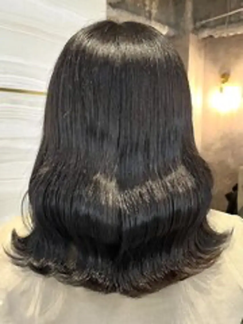ミディアム カラー elu あやね💜 🫧カラー・縮毛矯正のヘアスタイル